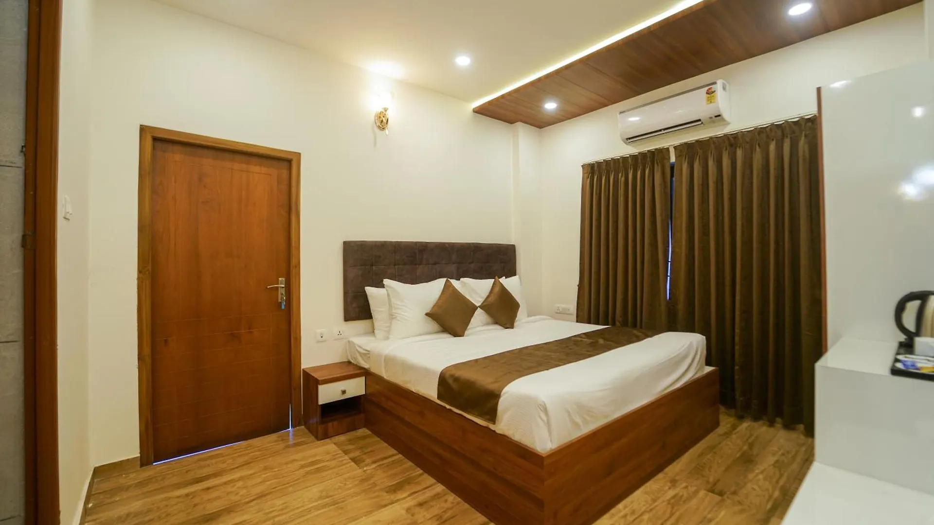 Grand Plaza Inn Kottakkal